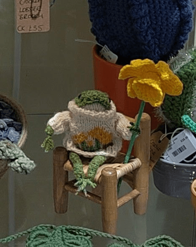 Knitted Crafts - A Pond Full of Fun: Hand-Knitted Frog Friends (Dotpebbleknits Pattern)