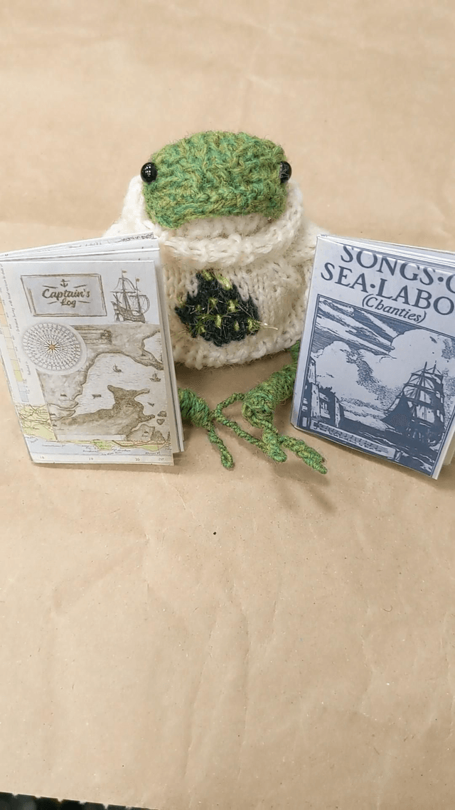 Knitted Crafts - A Pond Full of Fun: Hand-Knitted Frog Friends (Dotpebbleknits Pattern)