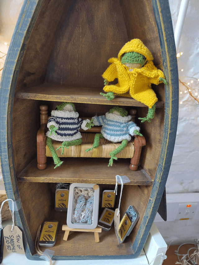 Knitted Crafts - A Pond Full of Fun: Hand-Knitted Frog Friends (Dotpebbleknits Pattern)